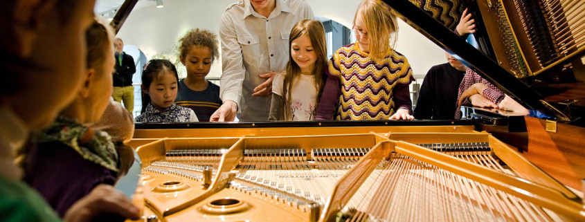 C. Bechstein Klavierbauer Workshop für Kinder